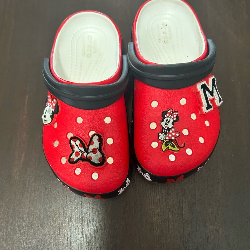 CROCS Kids Red Minnie Mouse Clog Sandals light up with Gray Trim